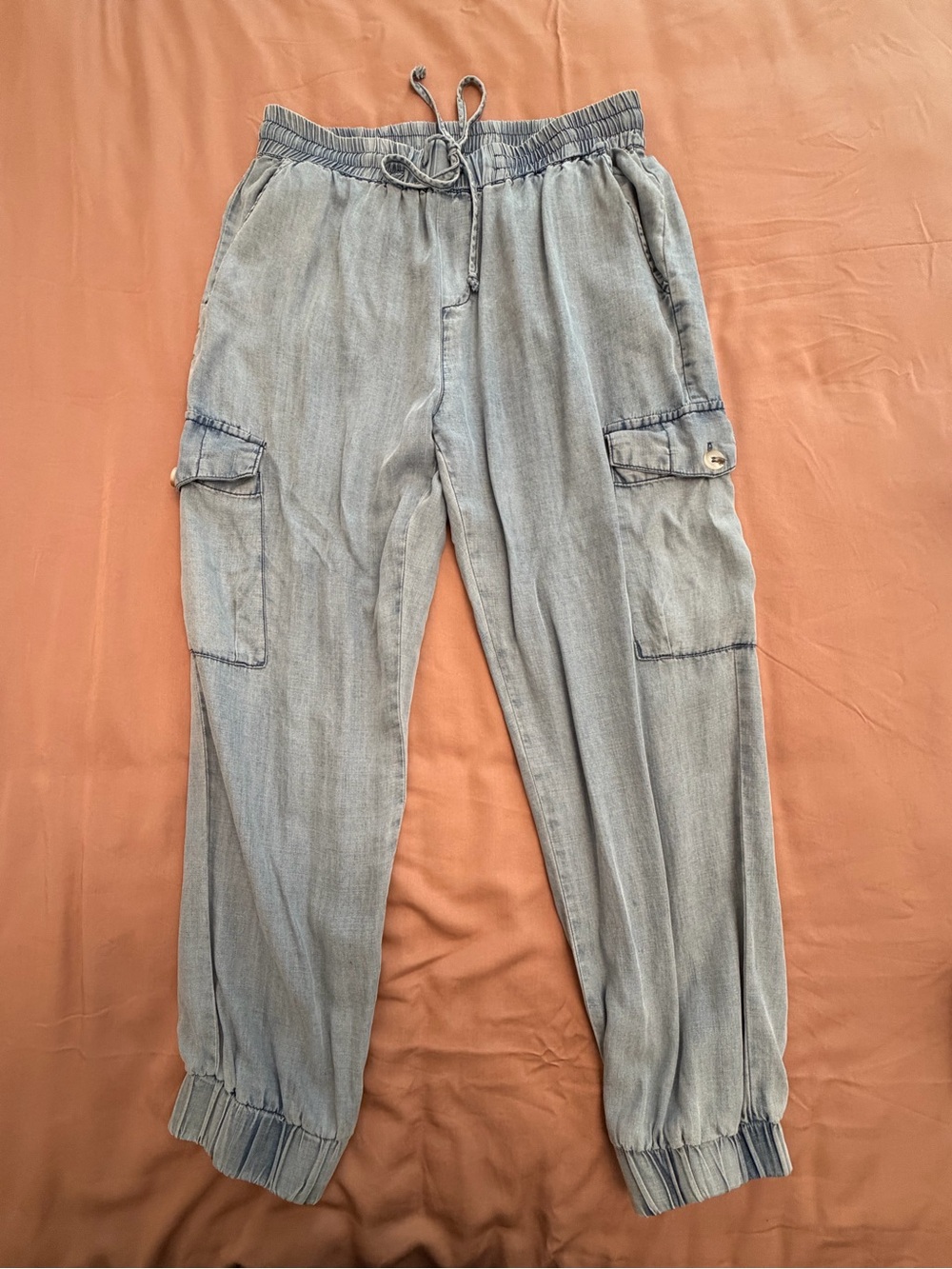 Dress Forum Los Angeles Light Wash Cargo Joggers Size M